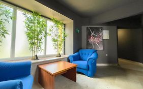 Grand - Beachfront Rooms & Apartments